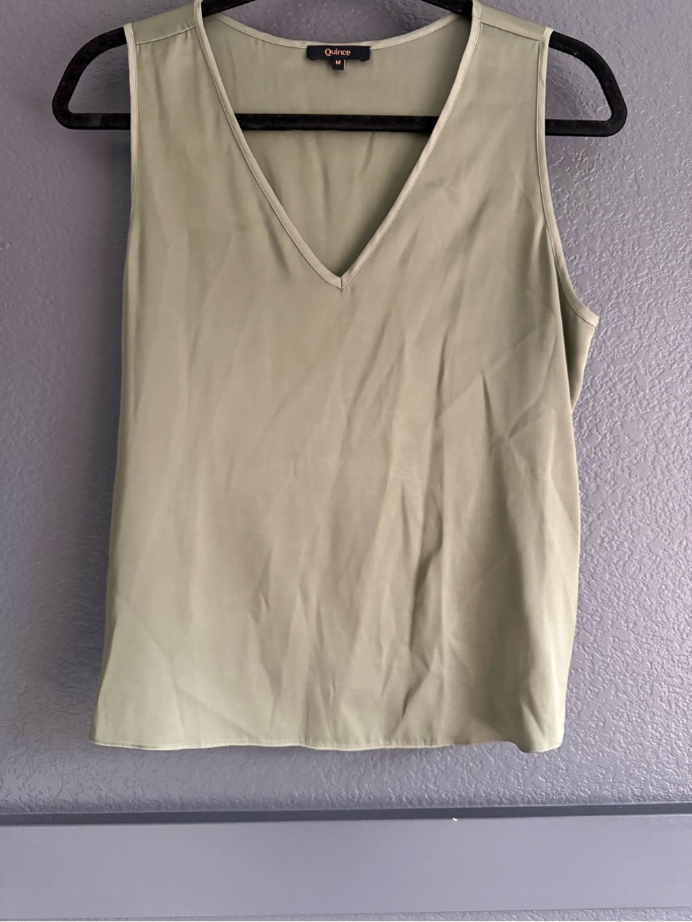 QUINCE • Washable Stretch Silk Shell Tank Sage Green Medium v-neck